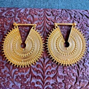 Maya jewelry the queens small in yellow gold
